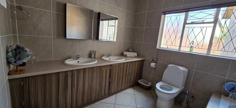 4 Bedroom Property for Sale in Hillcrest Northern Cape